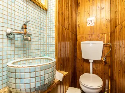 a bathroom with a toilet and a bath tub at Akivillas Loulé Holiday in Espargal
