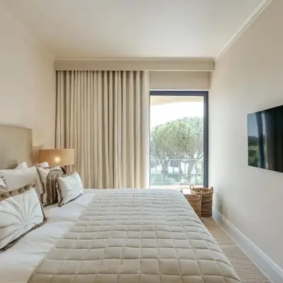 Apartamento T2 renovado no Vila Sol com piscina