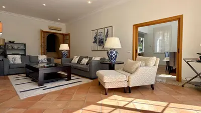 a living room with a couch and a table and chairs at Belinha - PINHEIROS ALTOS in Ludo