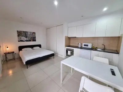 a room with a bed and a table and a kitchen at Budget Beach Center - B4 in Albufeira