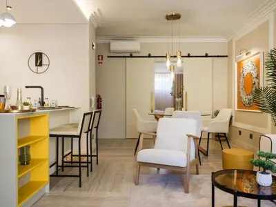 a kitchen and dining room with a table and chairs at Apartamento T1 Luxo Marina Vilamoura in Vilamoura