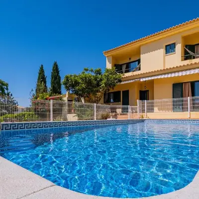 Retiro dos Calicos by Dreamplaces