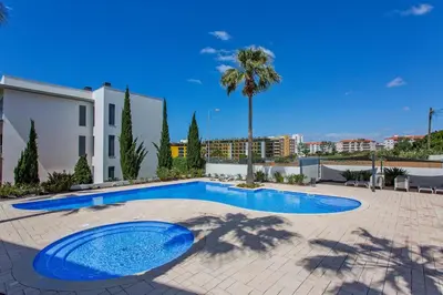 Gallery image of Pool & Close to Beach - Parking, AC & WiFi in Quarteira