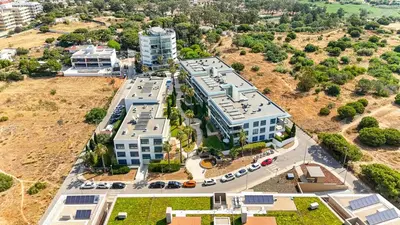 Gallery image of Pool & Close to Beach - Parking, AC & WiFi in Quarteira