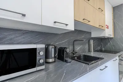 a kitchen with a microwave and a sink at #335 Recanto do Manaca by Home Holidays in Guia