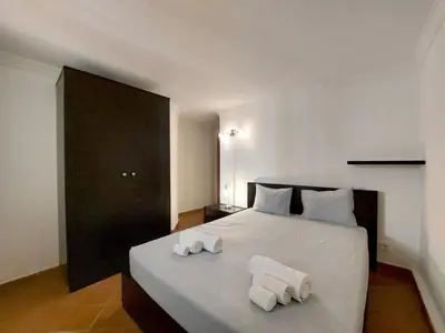 a bedroom with a bed with two towels on it at Vilapeti by SAPvillas in Quarteira