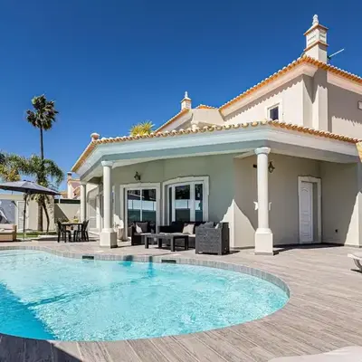 Quiet Villa Near The Beach