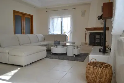 a living room with a couch and a table at Magnifique Villa à 10min de la mer in Faro