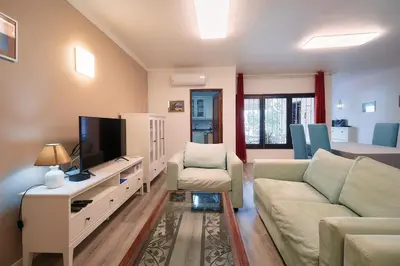 a living room with a couch and a tv at Casa Sauchi mit Gemeinschaftspool - Neu renoviert in Albufeira