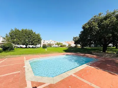 a swimming pool in the middle of a yard at Condominio privado T1 Rua da Oura in Albufeira