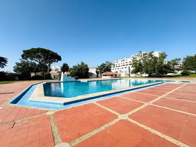 a swimming pool in the middle of a building at Condominio vila nova T1 Rua da Oura in Albufeira