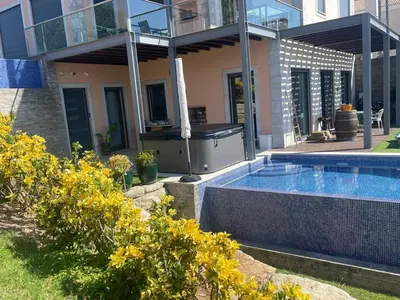 a swimming pool in front of a building at Casa dos sonhos em Vale do Lobo in Loulé