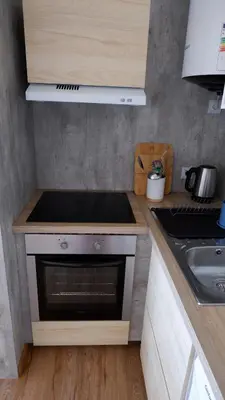 a small kitchen with a stove and a sink at Pipos d'Al-buhera in Albufeira