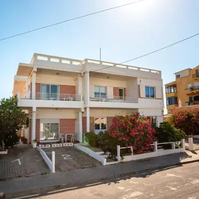 Blife Petrya private rooms at Faro beach