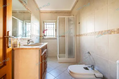 a bathroom with a toilet and a shower and a sink at Villa Cibel - Beach & Golf 10pax in Guia
