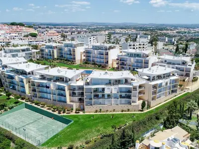 an aerial view of a large apartment building with a tennis court at Apartment Elena 1 mit Blick auf das Wasser by Interhome in Albufeira