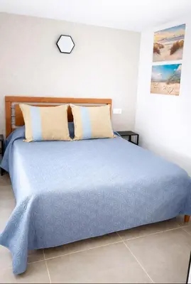 a bedroom with a blue bed in a room at Casa luz e conforto-Casa 20 in Almancil