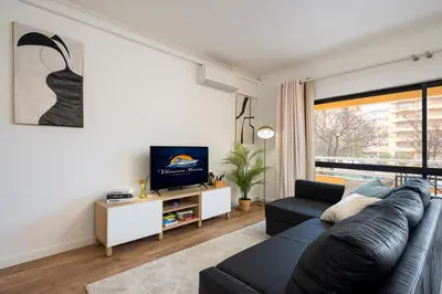 a living room with a couch and a tv at Vilamoura Marine Prestige in Quarteira
