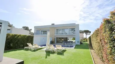 a house with a swimming pool and a yard at Villa Barinel by Cleverdetails located in a quiet and privileged area of Vilamoura in Quarteira