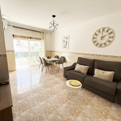 Sunny Apt - 4