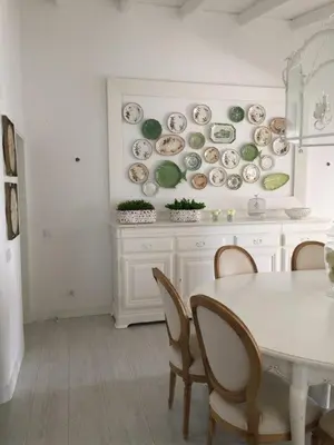 a dining room with a table and plates on the wall at Vilamoura Villa Alegria in Vilamoura