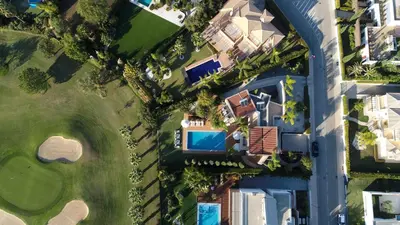 an overhead view of houses and a golf course at Villa Laguna Golf-Frente ao laguna Golf in Vilamoura