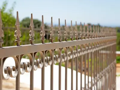 a close up of a metal fence at Retiro da Janela in Boliqueime