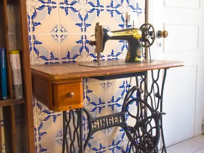 a sewing machine on a table with blue and white tiles at RIA Terrace in Faro