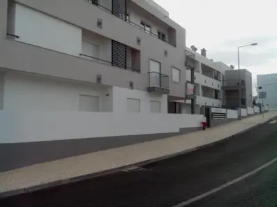 a white wall on the side of a building at Edifice Ibérico in Albufeira