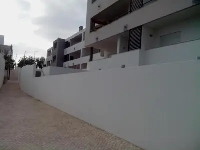 a white fence in front of a building at Edifice Ibérico in Albufeira