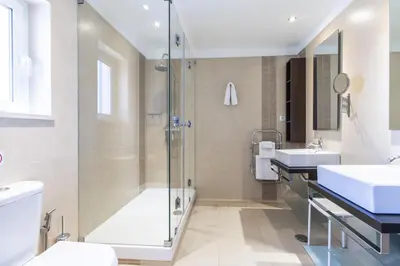 a bedroom with a bed with two towels on it at Villa Vista in Valados