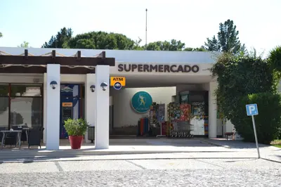 a store with a sign that readssuperheroaldo at Quinta do lago & golf in Quinta do Lago