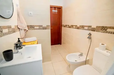 a bathroom with a toilet and a shower and a sink at Reis Turismo in Faro