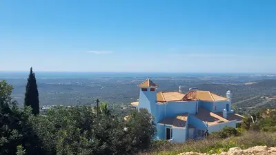 a white house on top of a hill at Villa Quinta da Violeta in Loulé