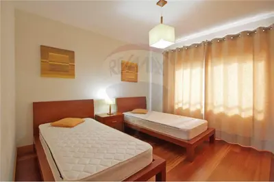 a bedroom with two twin beds and a window at Corcovada, Albufeira, Algarve in Albufeira