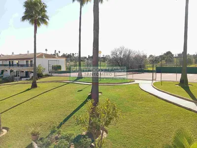 a park with palm trees and a basketball hoop at Moradia Townhouse S Sebastião F in Guia