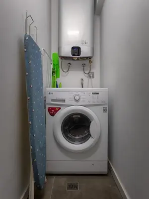 a washer and dryer in a small room at Apartamento Deluxe AM in Quarteira