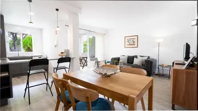 a kitchen and living room with a table and chairs at Vale do Lobo - Casa de La Rosa in Vale do Lobo