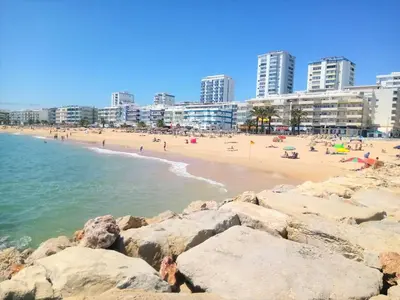 a beach with a bunch of people and buildings at Mira Atlântico 13- Terraço Com Vista Mar e Cidade, Wifi, 80mt Praia in Quarteira