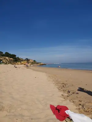 a red kite laying on a sandy beach at Mira Parque in Albufeira