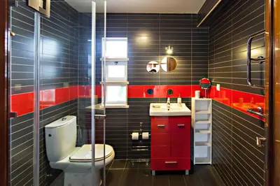 a bathroom with a toilet and a sink at Villa Monaco in Faro