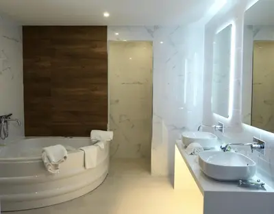 a white bathroom with two sinks and a tub at Quinta do Lago Country Club in Quinta do Lago