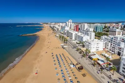 an aerial view of a beach and the ocean at Hotel Atismar in Quarteira