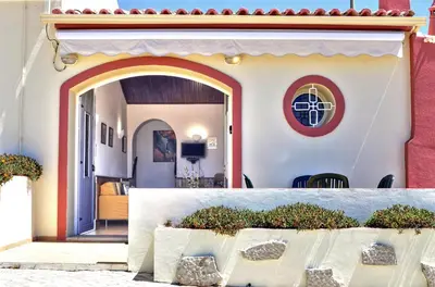 a house with an archway leading into a living room at Parque Monte Verde in Albufeira