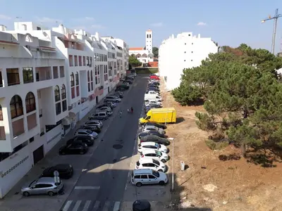 an aerial view of a parking lot with cars parked at T2 Tahíti - Terraço, Familiar, Garagem, Wifi in Quarteira