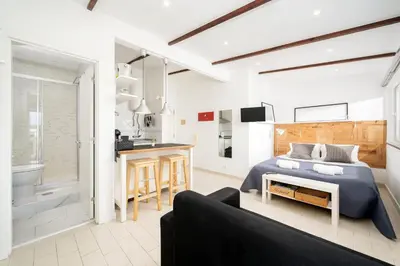 a living room with a bed and a bathroom at Beautiful Rooftop, Vilamoura in Quarteira