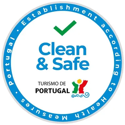 a blue clean and safe logo at Apartamento com Piscina em Albufeira, Praia da Oura in Albufeira