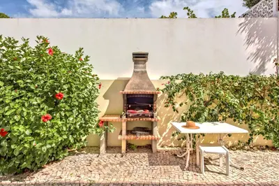 Gallery image of Large private pool viilla, close to amenites, free air conditioning and wifi in Quarteira