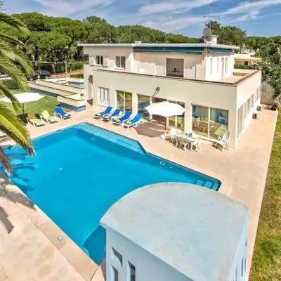 Large private pool viilla