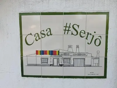 a drawing of a house on a wall at Casa #SerJo in São Brás de Alportel